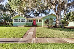 Mount Dora Tropical Escape: Steps to Lake Gertrude