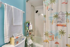 Walk to Lakes! Tropical Escape in Mount Dora