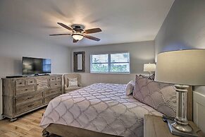 Modern Fort Myers Beach Retreat w/ Pool Access!