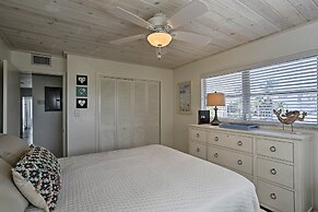 Modern Fort Myers Beach Retreat w/ Pool Access!