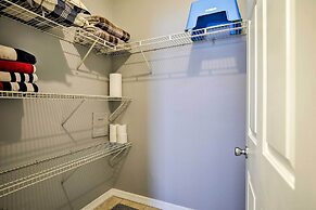 Modern Condo w/ Pool: 4 Mi to Clearwater Beach!