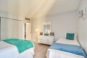 Oceanfront Condo w/ Balcony & Stunning Views!