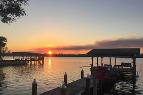 Picturesque Retreat on St Johns River + Docks