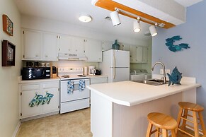 Quiet Condo ~ 10 Mi to Dtwn Pensacola