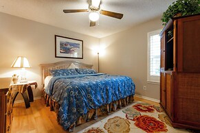 Quiet Condo ~ 10 Mi to Dtwn Pensacola