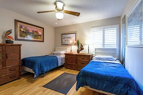 Quiet Condo ~ 10 Mi to Dtwn Pensacola