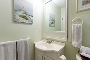 Quiet Condo ~ 10 Mi to Dtwn Pensacola