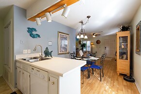 Quiet Condo ~ 10 Mi to Dtwn Pensacola