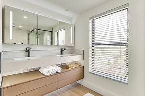 Beachfront New Smyrna Condo: 1 Mi to Flagler Ave