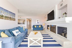 Beachfront New Smyrna Condo: 1 Mi to Flagler Ave