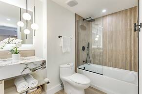 Beachfront New Smyrna Condo: 1 Mi to Flagler Ave