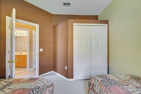 Lake-view Escape w/ Lanai in Kissimmee!