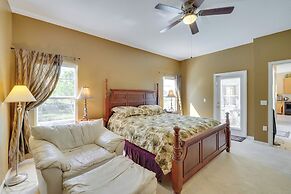 Lake-view Escape w/ Lanai in Kissimmee!