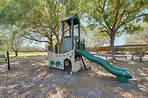 Lake-view Escape w/ Lanai in Kissimmee!