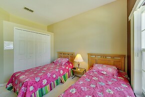 Lake-view Escape w/ Lanai in Kissimmee!