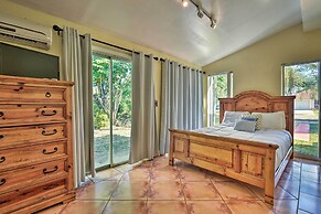 Quaint Central Miami Bungalow: 10 Mi to Mid-beach!