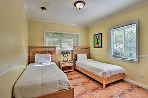 Quaint Central Miami Bungalow: 10 Mi to Mid-beach!