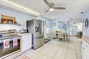 Secluded 2-home Getaway on < 13 Forest Acres!