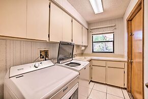 Relaxing Tampa Abode w/ Screened Lanai & Pool