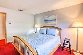 Relaxing Tampa Abode w/ Screened Lanai & Pool