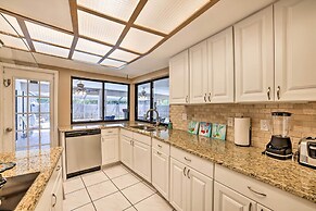 Relaxing Tampa Abode w/ Screened Lanai & Pool