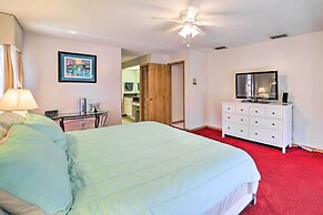 Relaxing Tampa Abode w/ Screened Lanai & Pool