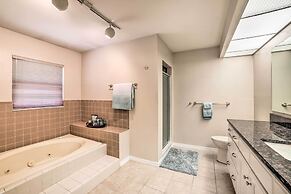 Relaxing Tampa Abode w/ Screened Lanai & Pool