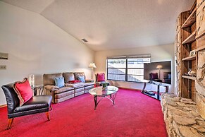 Relaxing Tampa Abode w/ Screened Lanai & Pool