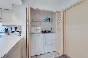 Lanai + Community Pool Access: Sarasota Oasis!