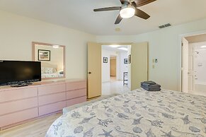 Lanai + Community Pool Access: Sarasota Oasis!
