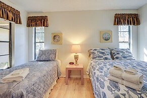 Lanai + Community Pool Access: Sarasota Oasis!