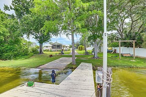 Private & Picturesque Escape on Lake Henry!