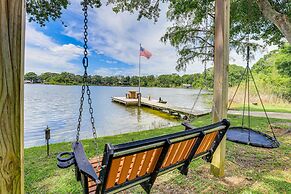 Private & Picturesque Escape on Lake Henry!