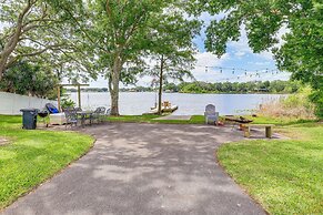 Private & Picturesque Escape on Lake Henry!