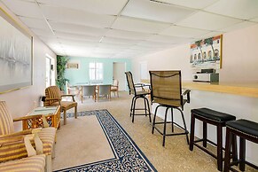 Sunny Florida Condo: 4 Mi to Gulf Islands Seashore