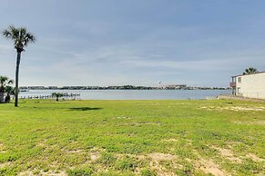 Sunny Florida Condo: 4 Mi to Gulf Islands Seashore