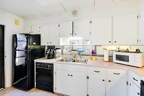 Sunny Florida Condo: 4 Mi to Gulf Islands Seashore