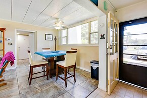 Sunny Florida Condo: 4 Mi to Gulf Islands Seashore