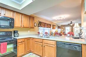 Sleek Pensacola Beach Condo: Patio, Walk to Beach