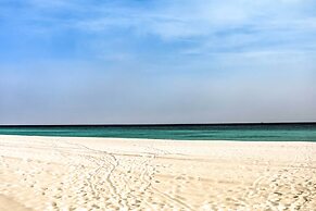 Sleek Pensacola Beach Condo: Patio, Walk to Beach