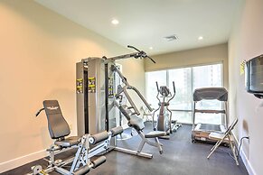 Sleek Pensacola Beach Condo: Patio, Walk to Beach