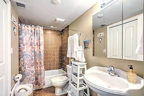 Sleek Pensacola Beach Condo: Patio, Walk to Beach