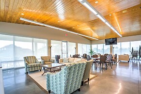 Sleek Pensacola Beach Condo: Patio, Walk to Beach