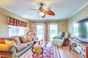 Sleek Pensacola Beach Condo: Patio, Walk to Beach