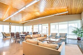 Sleek Pensacola Beach Condo: Patio, Walk to Beach