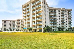 Sleek Pensacola Beach Condo: Patio, Walk to Beach