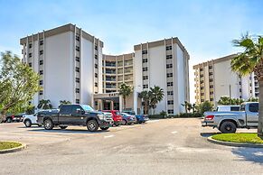 Sleek Pensacola Beach Condo: Patio, Walk to Beach