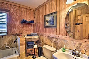 St Johns River Canal Home w/ Grill!