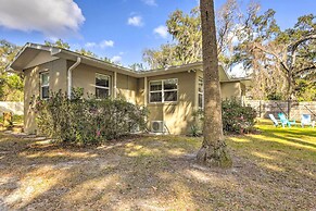 < 1 Mi to Lake Weir: Quiet Summerfield Getaway