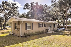 < 1 Mi to Lake Weir: Quiet Summerfield Getaway